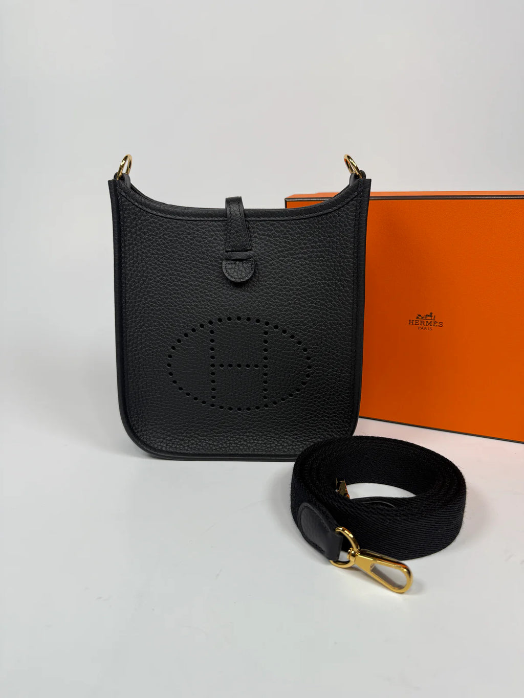 HERMÈS EVELYNE TPM BLACK CLEMENCE LEATHER GOLD HARDWARE
