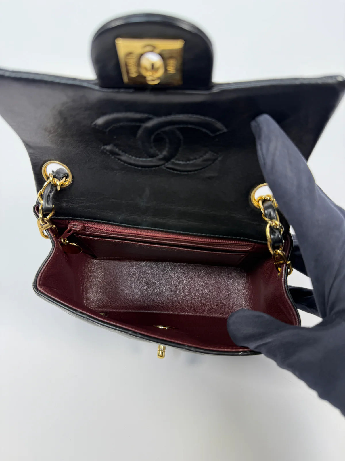 CHANEL BLACK SQUARE VINTAGE FLAP BAG IN LAMBSKIN WITH GOLD HARDWARE