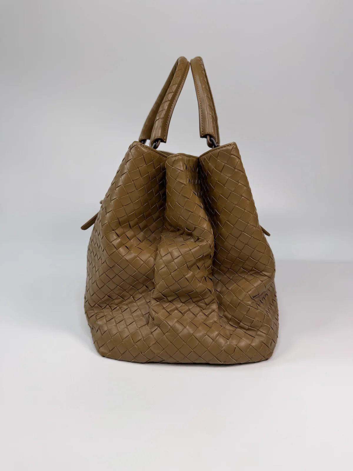 BOTTEGA VENETA MEDIUM ROMA TOTE BEIGE LEATHER GUNMETAL HARDWARE