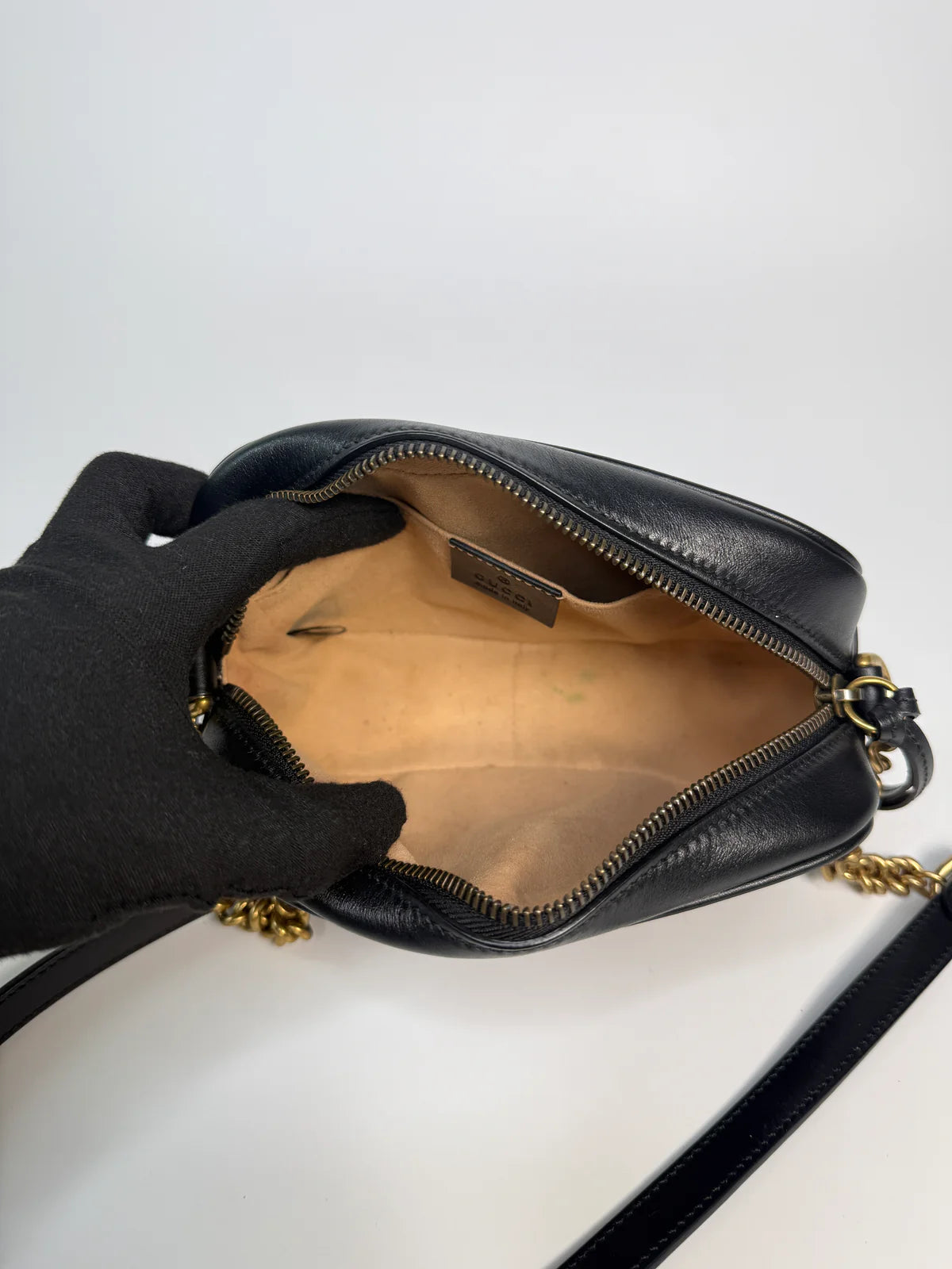 GUCCI SMALL MARMONT CAMERA BAG IN BLACK LEATHER WITH GOLD HARDWARE