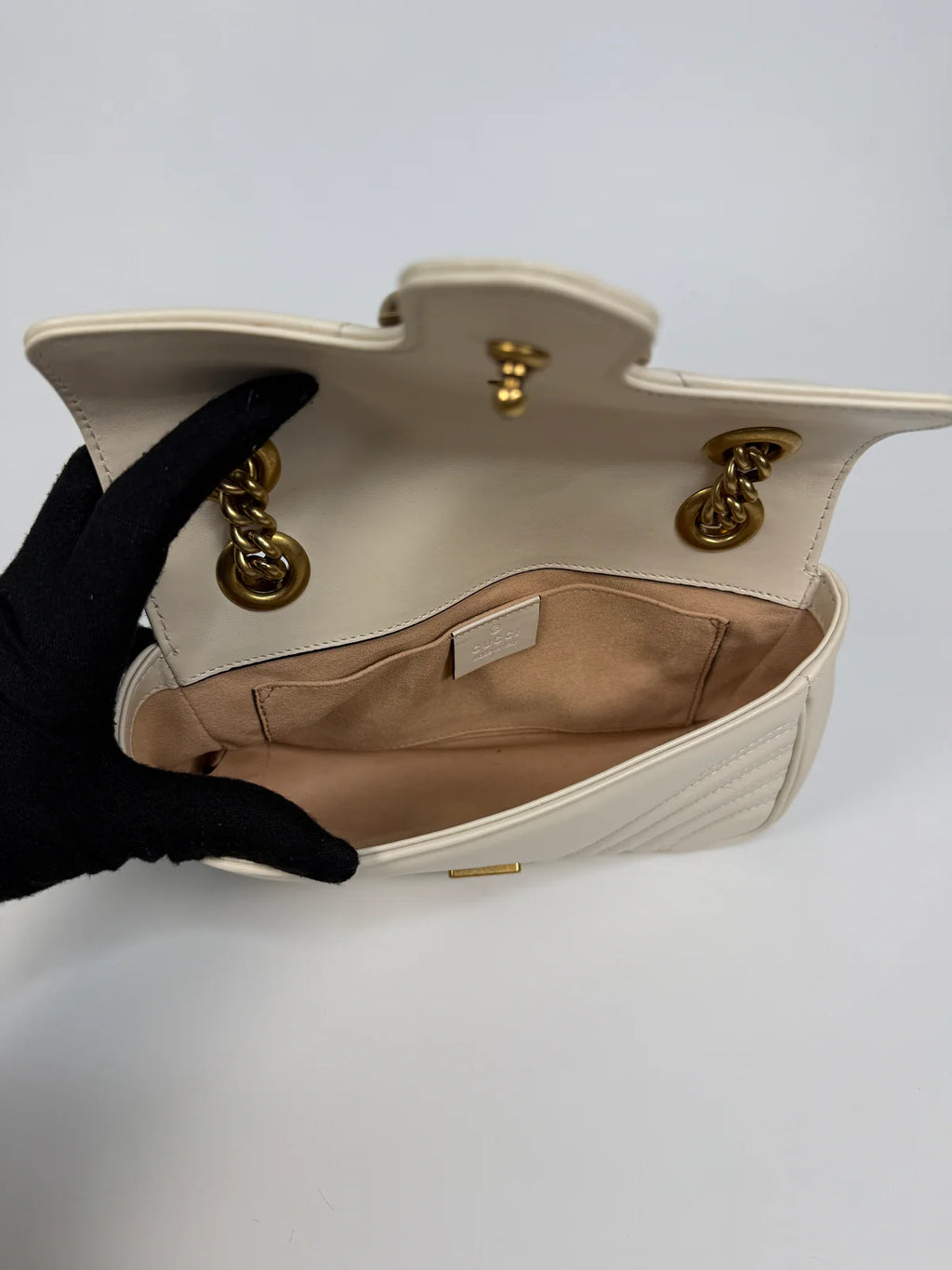 GUCCI GG SMALL MARMONT MATELASSE SHOULDER BAG