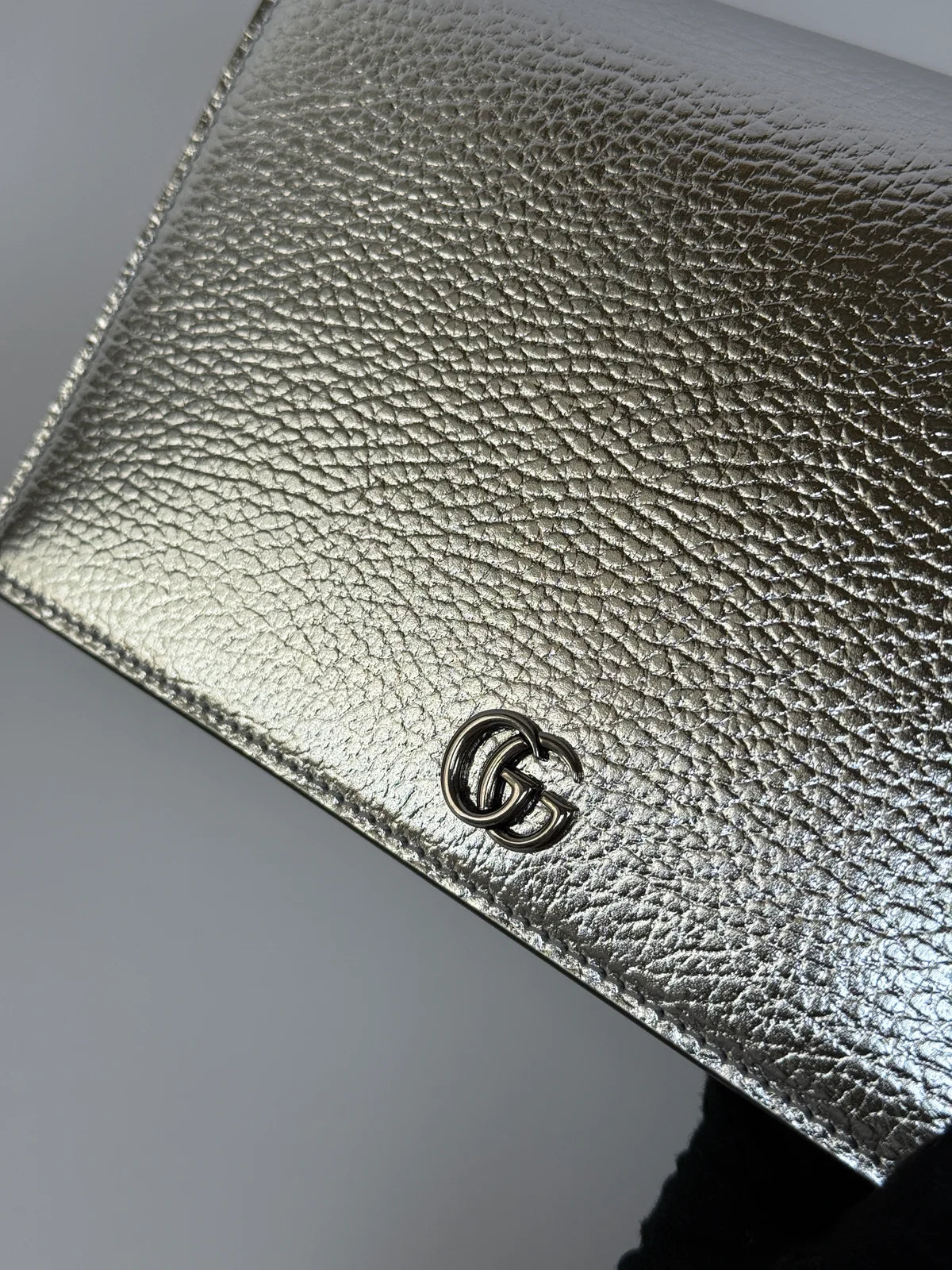 GUCCI GG MARMONT LEATHER WALLET ON CHAIN