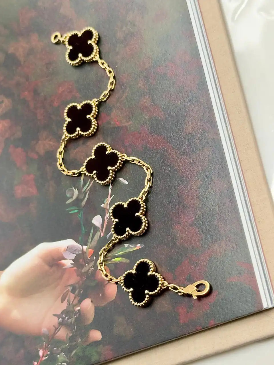 VAN CLEEF & ARPELS VINTAGE ALHAMBRA BRACELET, 5 MOTIFS ONYX