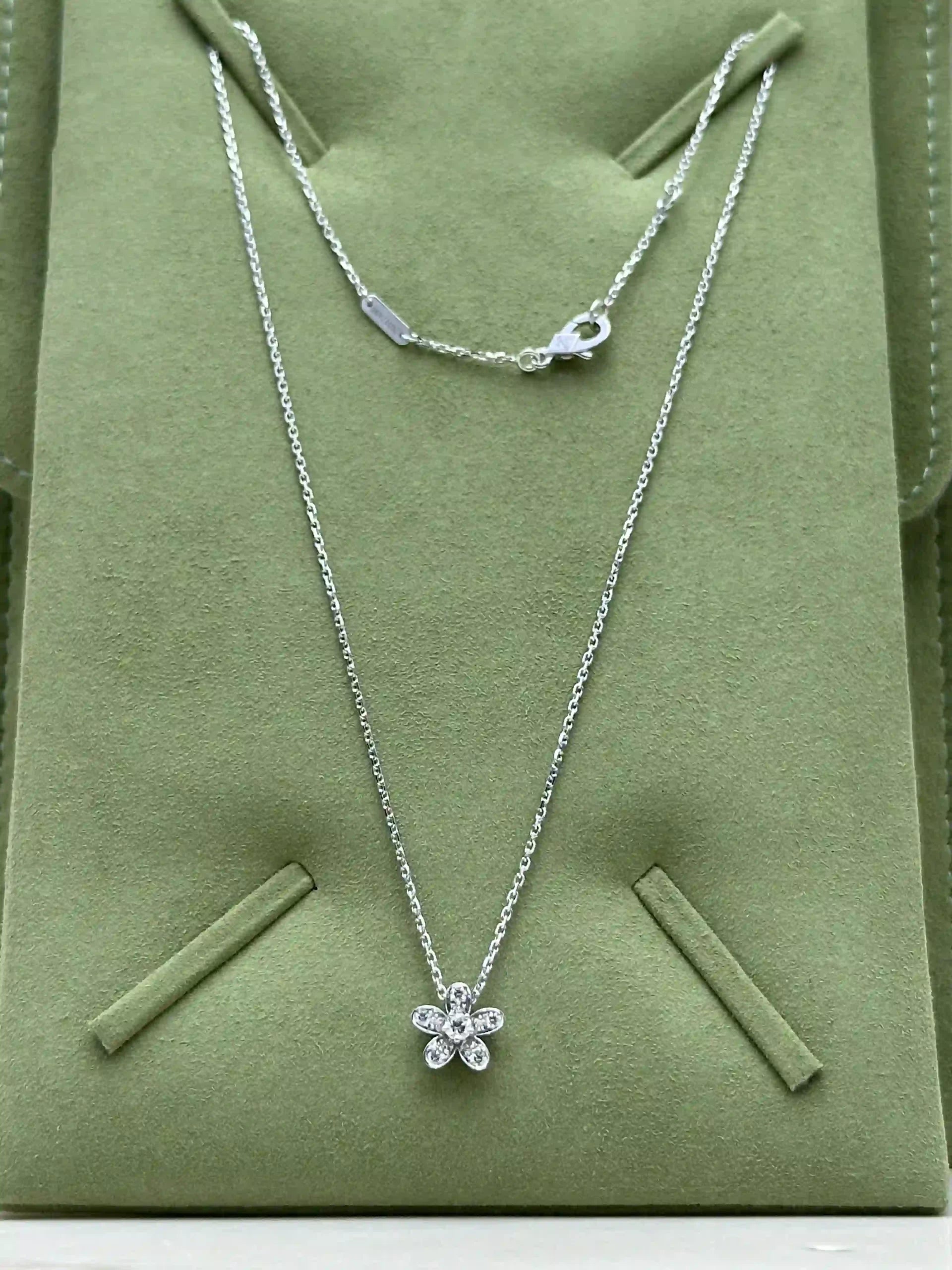 Van cleef and Arpels Socrate Pendant