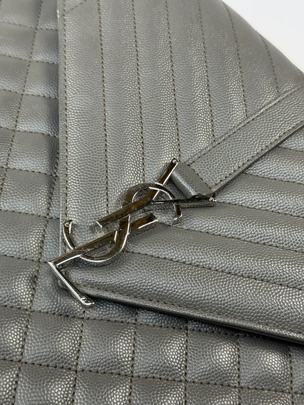 SAINT LAURENT LARGE GREY GRAINED LEATHER ENVELOPE SHOULDER BAG