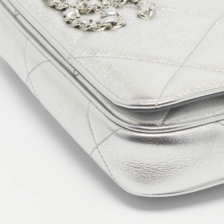 Dolce & Gabbana DG Logo Chain Silver Quilted Leather Shoulder Bag