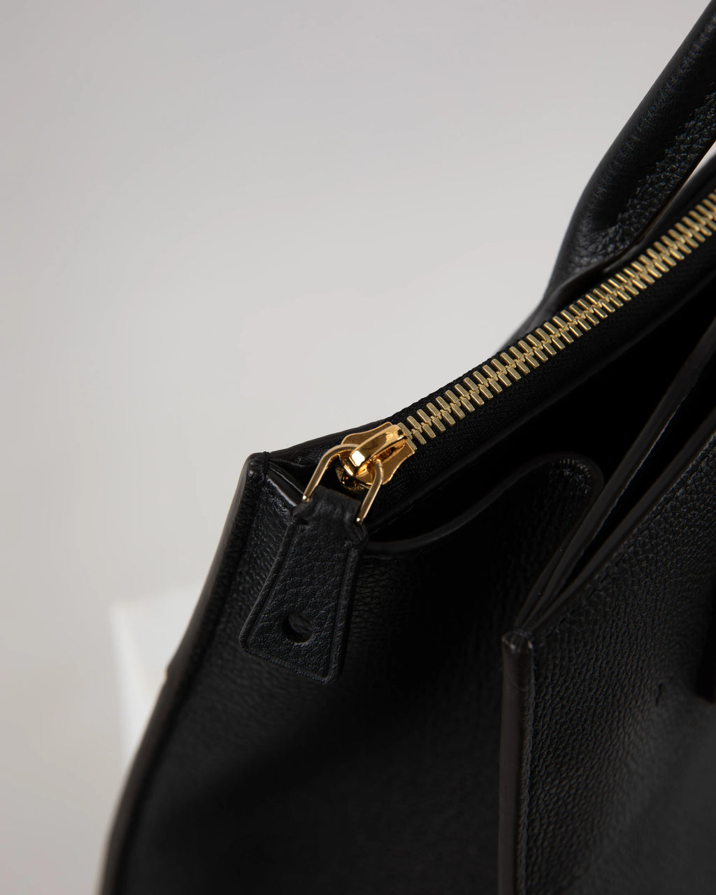 Louis Vuitton City Steamer Bag MM in Black