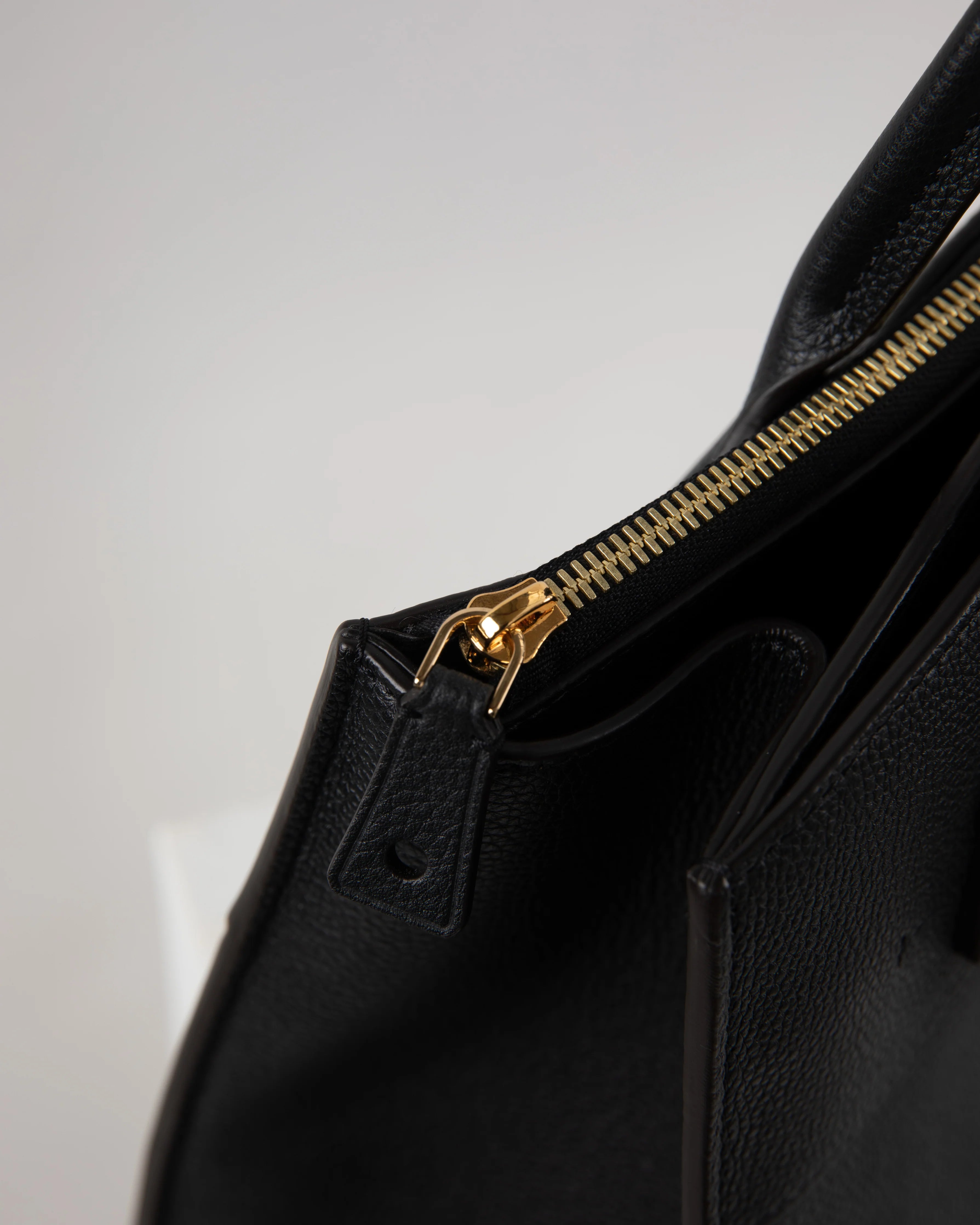 Louis Vuitton City Steamer Bag MM in Black