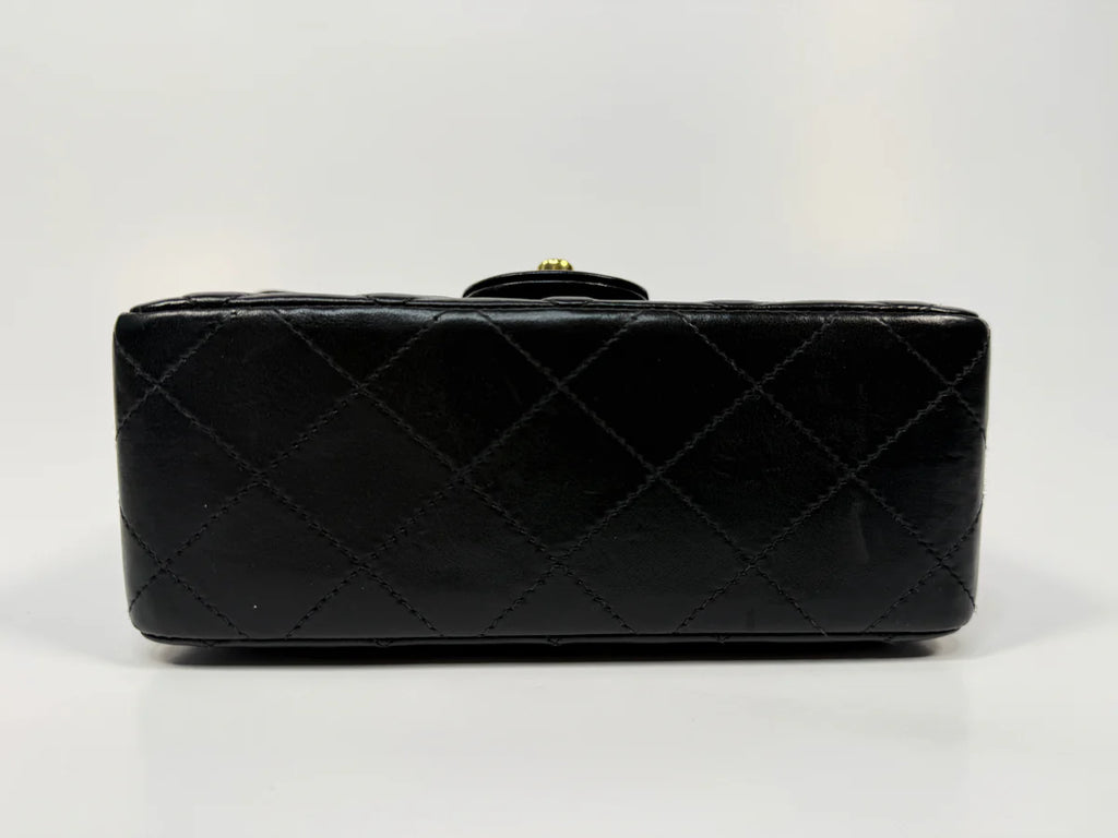 CHANEL BLACK SQUARE VINTAGE FLAP BAG IN LAMBSKIN WITH GOLD HARDWARE