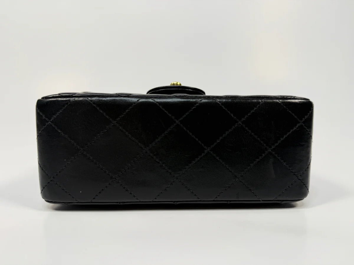CHANEL BLACK SQUARE VINTAGE FLAP BAG IN LAMBSKIN WITH GOLD HARDWARE