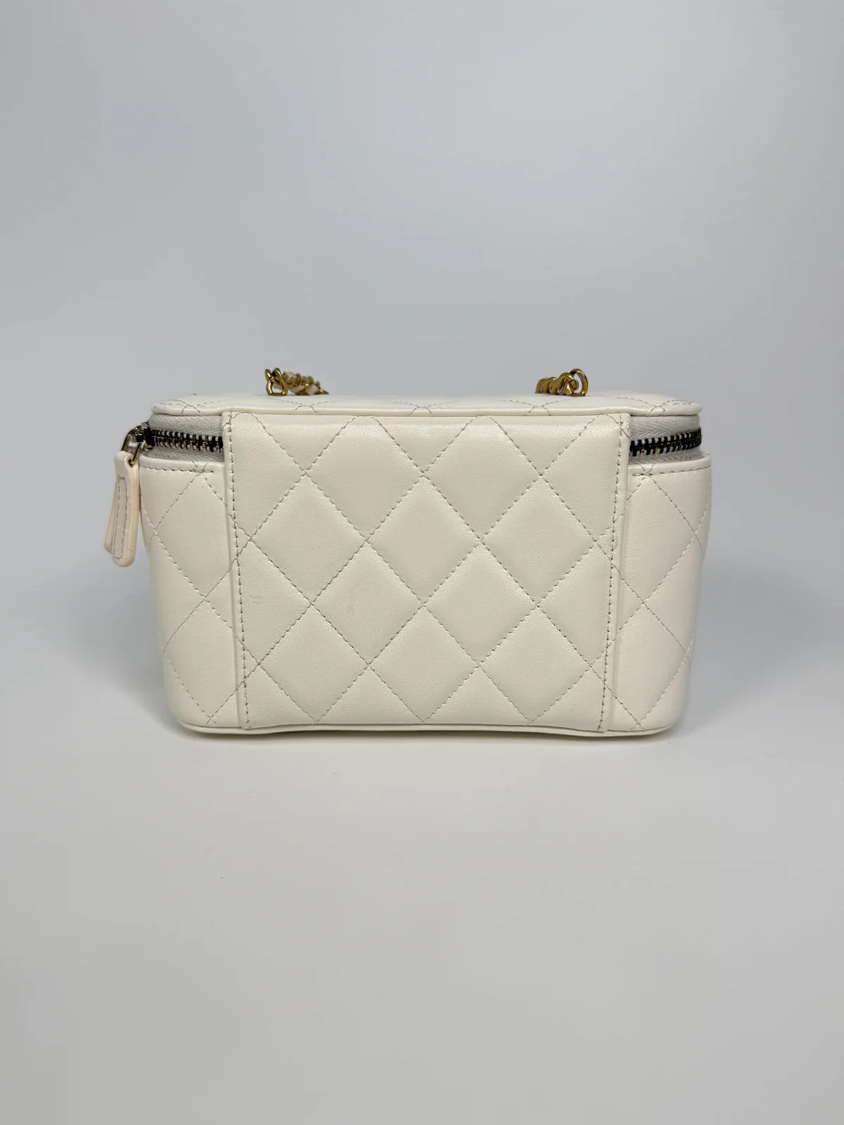 CHANEL QUILTED PEARL CRUSH MINI VANITY IN WHITE LAMBSKIN LEATHER WITH AGED GOLD HARDWARE