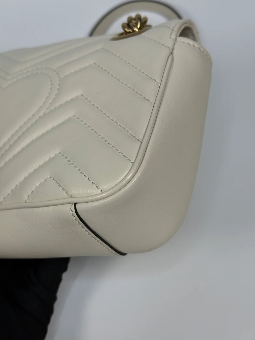 GUCCI GG SMALL MARMONT MATELASSE SHOULDER BAG