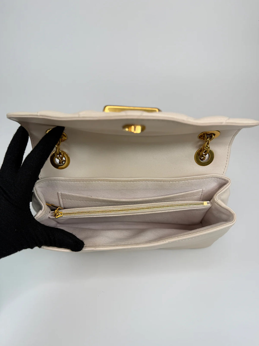 LOUIS VUITTON NEW WAVE CHAIN SHOULDER BAG IN IVORY CALF LEATHER WITH GOLD HARDWARE