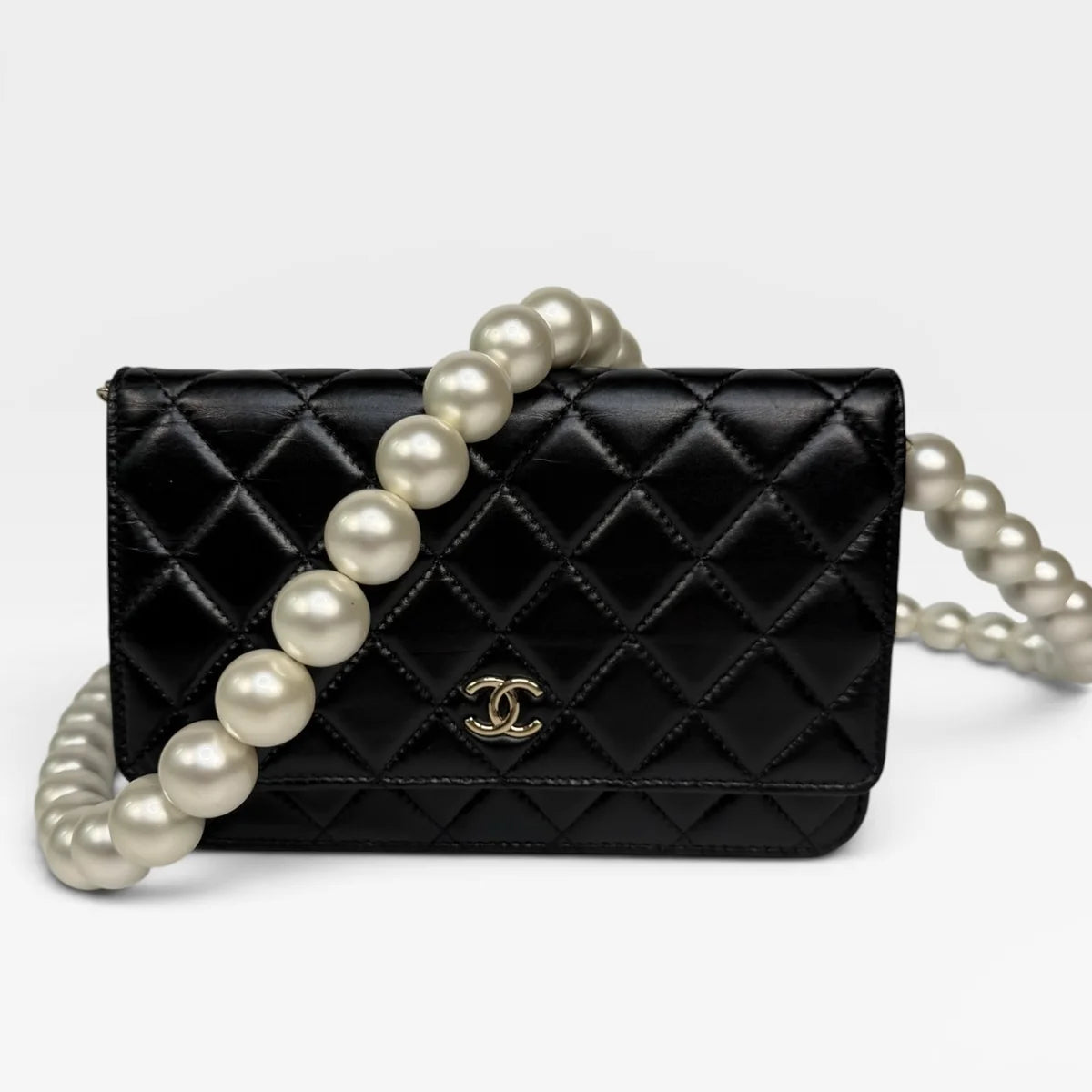 CHANEL PEARL WALLET ON CHAIN IN BLACK LAMBSKIN LEATHER WITH PALE GOLD HARDWARE