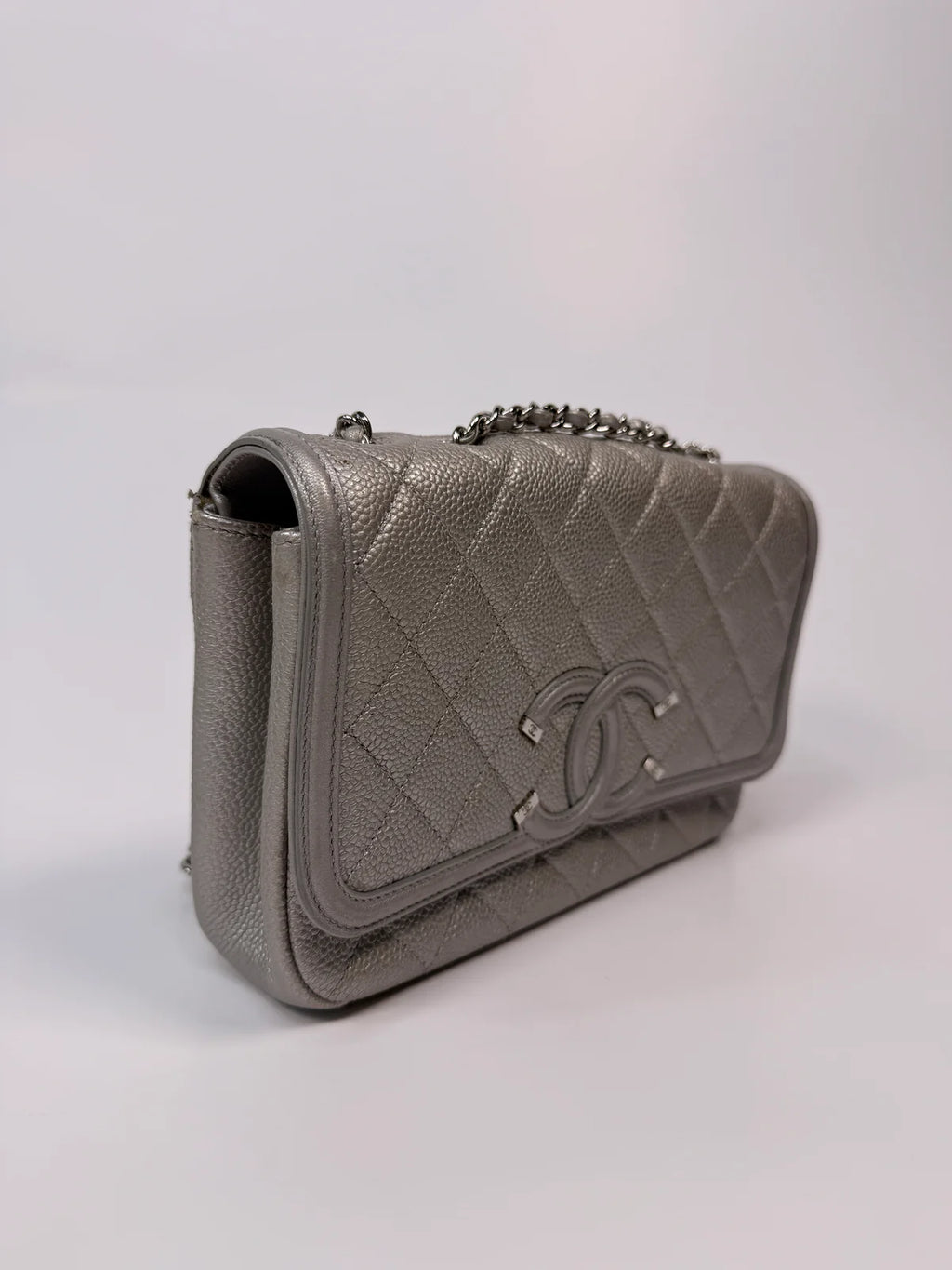 CHANEL CC FILIGREE WALLET ON CHAIN IN METALLIC SILVER
