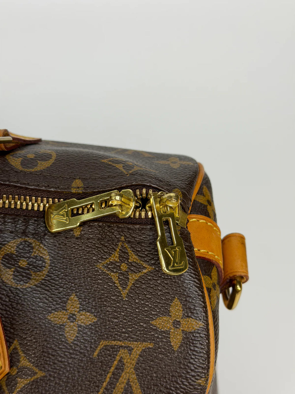 LOUIS VUITTON BANDOULIÈRE SPEEDY 30 IN MONOGRAM WITH GOLD HARDWARE