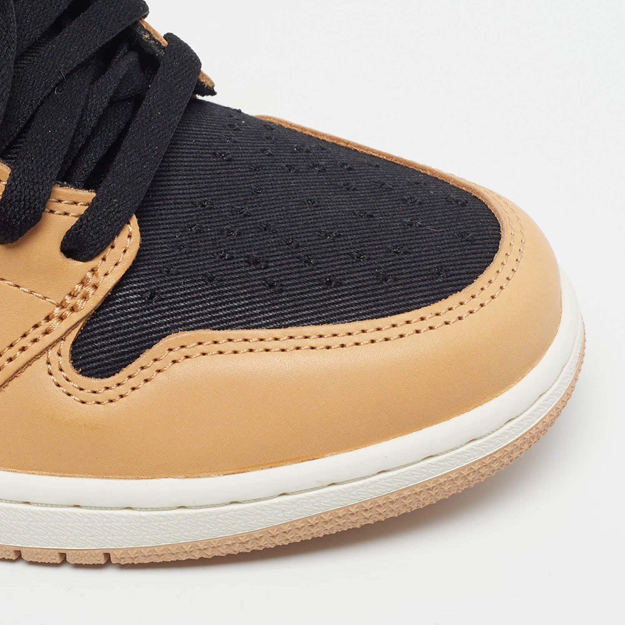 Air Jordans Jordan 1 Retro OG Heirloom Size 44 Beige/Black Leather and Canvas High Top Sneakers