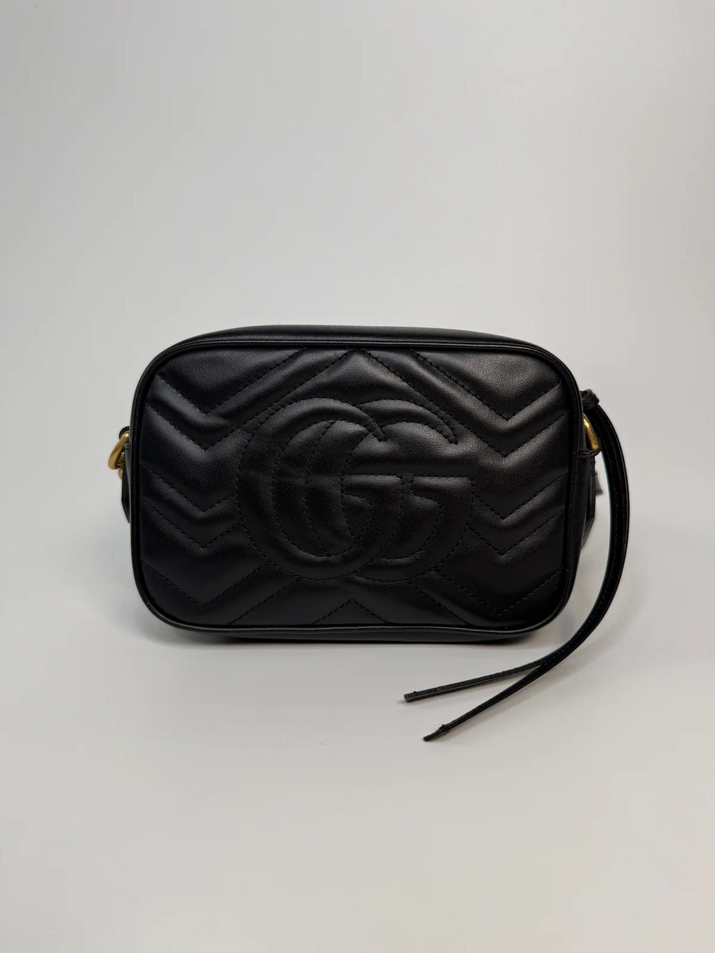 GUCCI SMALL MARMONT CAMERA BAG IN BLACK LEATHER WITH GOLD HARDWARE