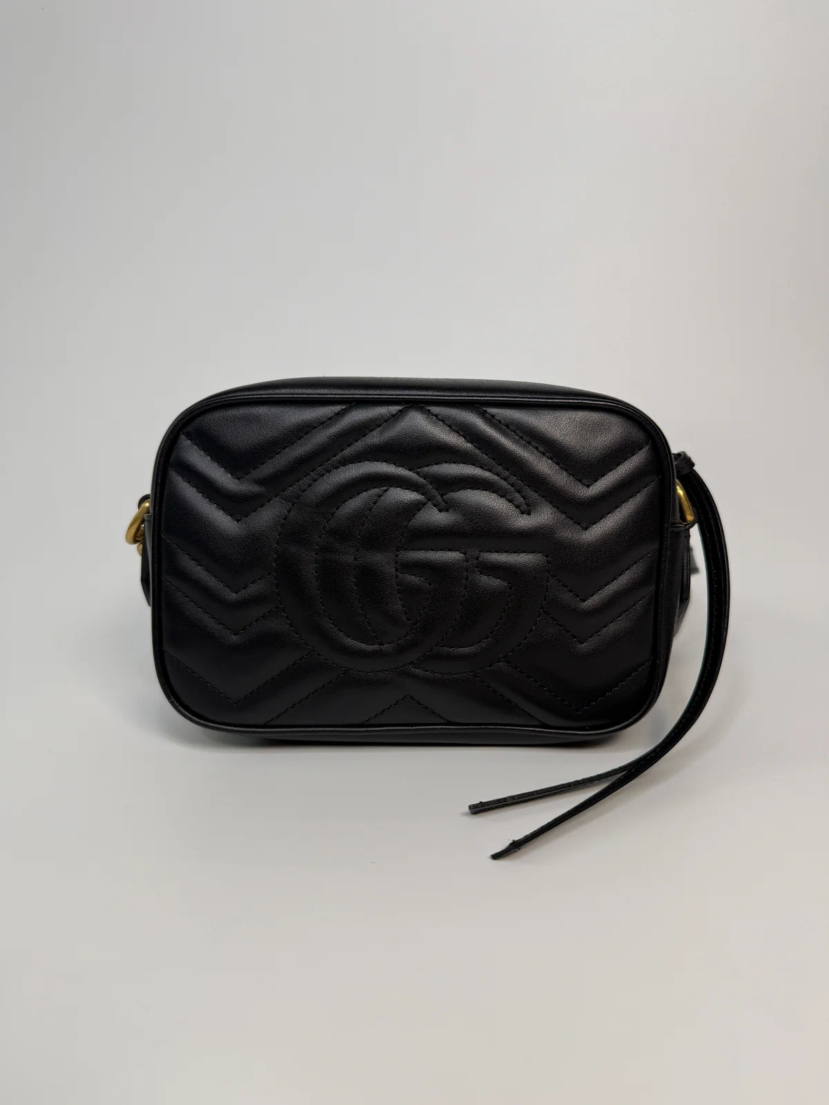 GUCCI SMALL MARMONT CAMERA BAG IN BLACK LEATHER WITH GOLD HARDWARE