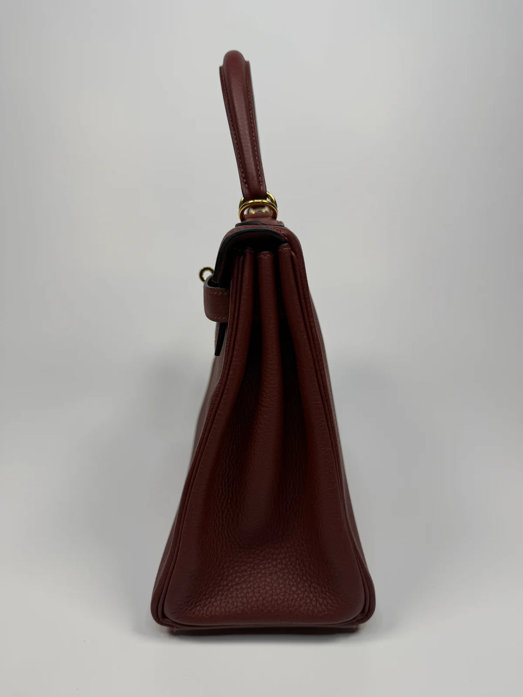 HERMÈS KELLY 28 IN ROUGE H TOGO LEATHER WITH GOLD HARDWARE