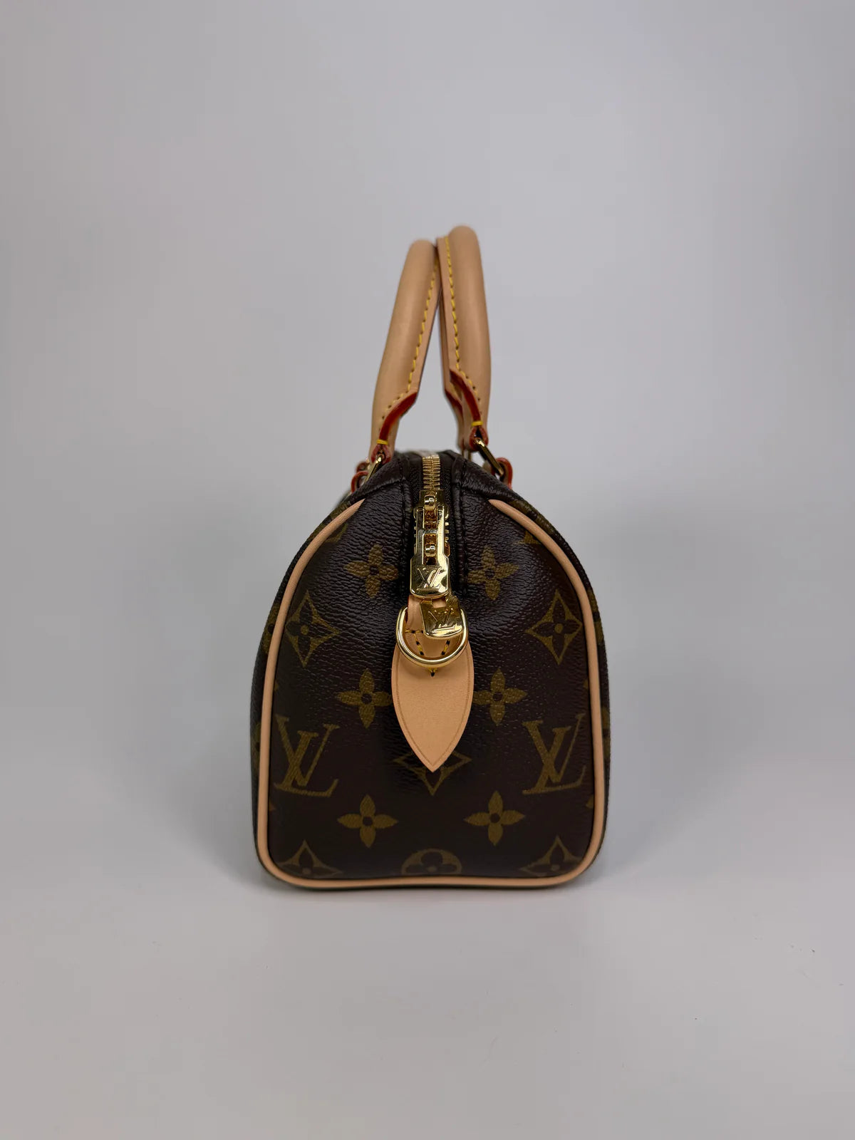 LOUIS VUITTON SPEEDY 20 IN MONOGRAM CANVAS WITH GOLD HARDWARE