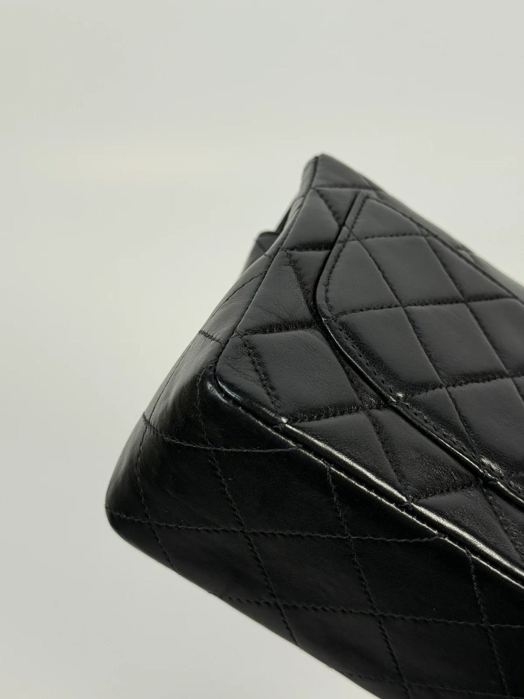 CHANEL BLACK SQUARE VINTAGE FLAP BAG IN LAMBSKIN WITH GOLD HARDWARE
