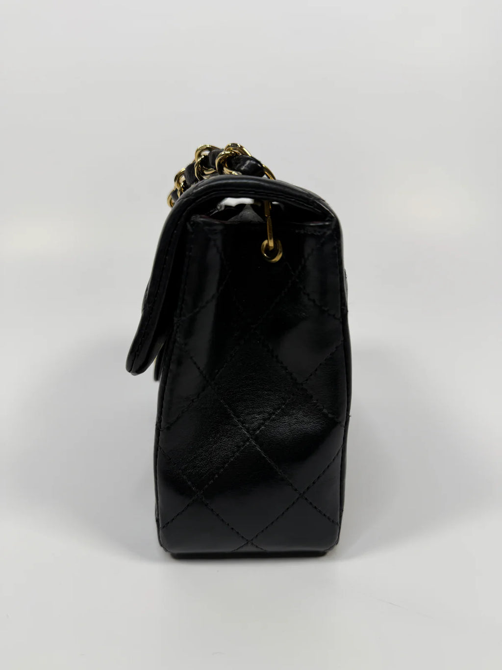 CHANEL BLACK SQUARE VINTAGE FLAP BAG IN LAMBSKIN WITH GOLD HARDWARE