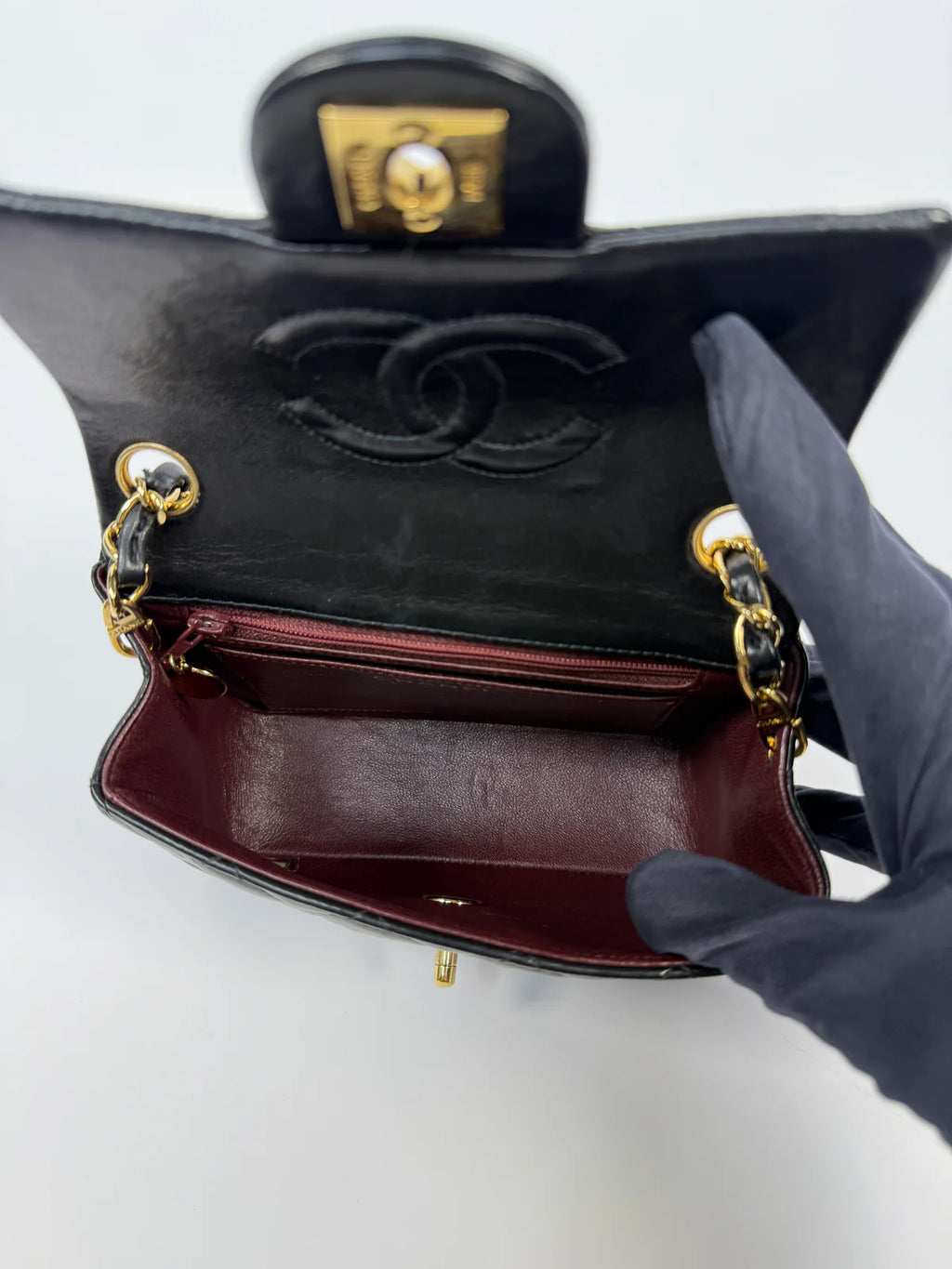 CHANEL BLACK SQUARE VINTAGE FLAP BAG IN LAMBSKIN WITH GOLD HARDWARE