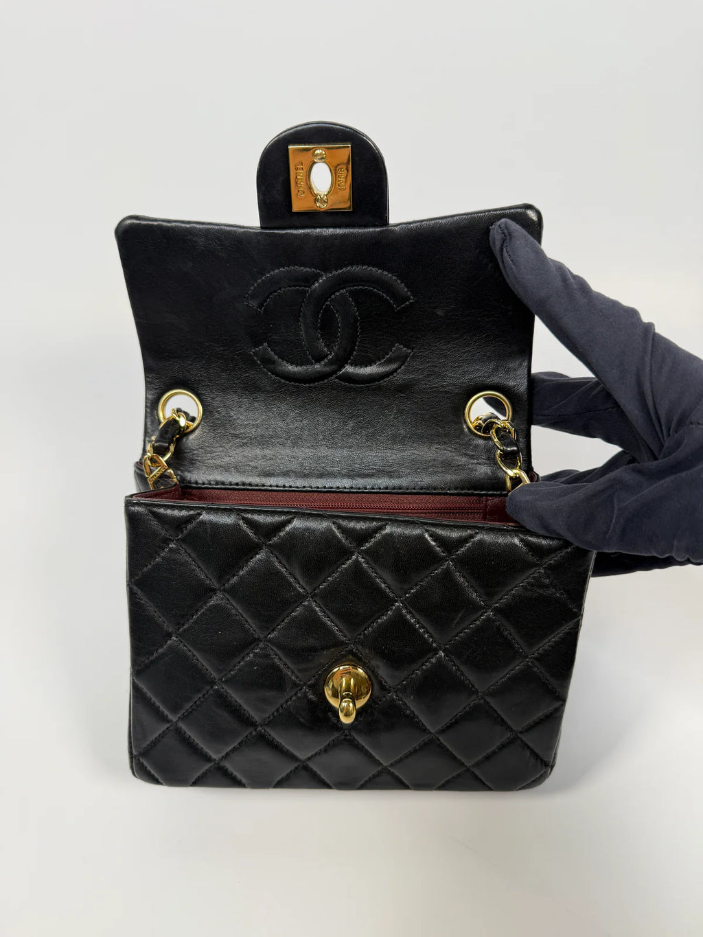 CHANEL BLACK SQUARE VINTAGE FLAP BAG IN LAMBSKIN WITH GOLD HARDWARE