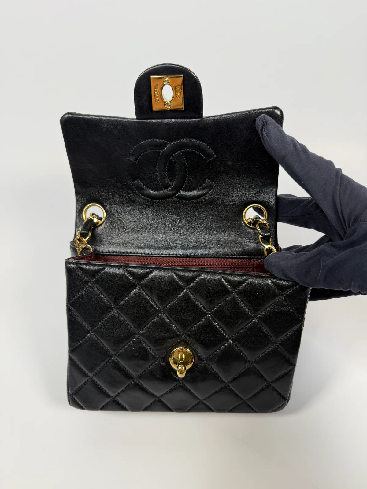 CHANEL BLACK SQUARE VINTAGE FLAP BAG IN LAMBSKIN WITH GOLD HARDWARE