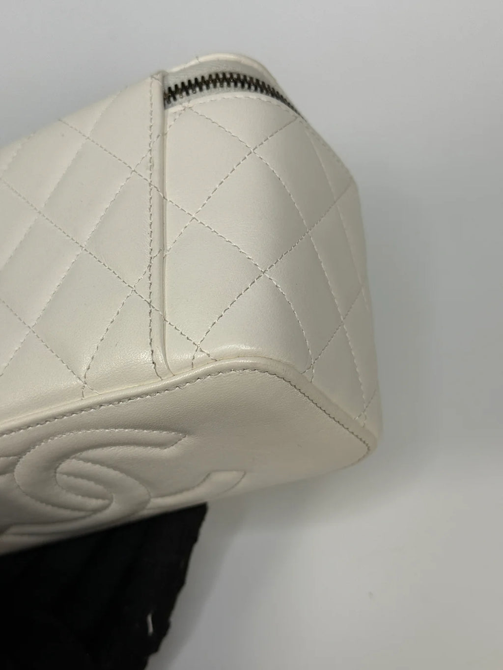 CHANEL QUILTED PEARL CRUSH MINI VANITY IN WHITE LAMBSKIN LEATHER WITH AGED GOLD HARDWARE