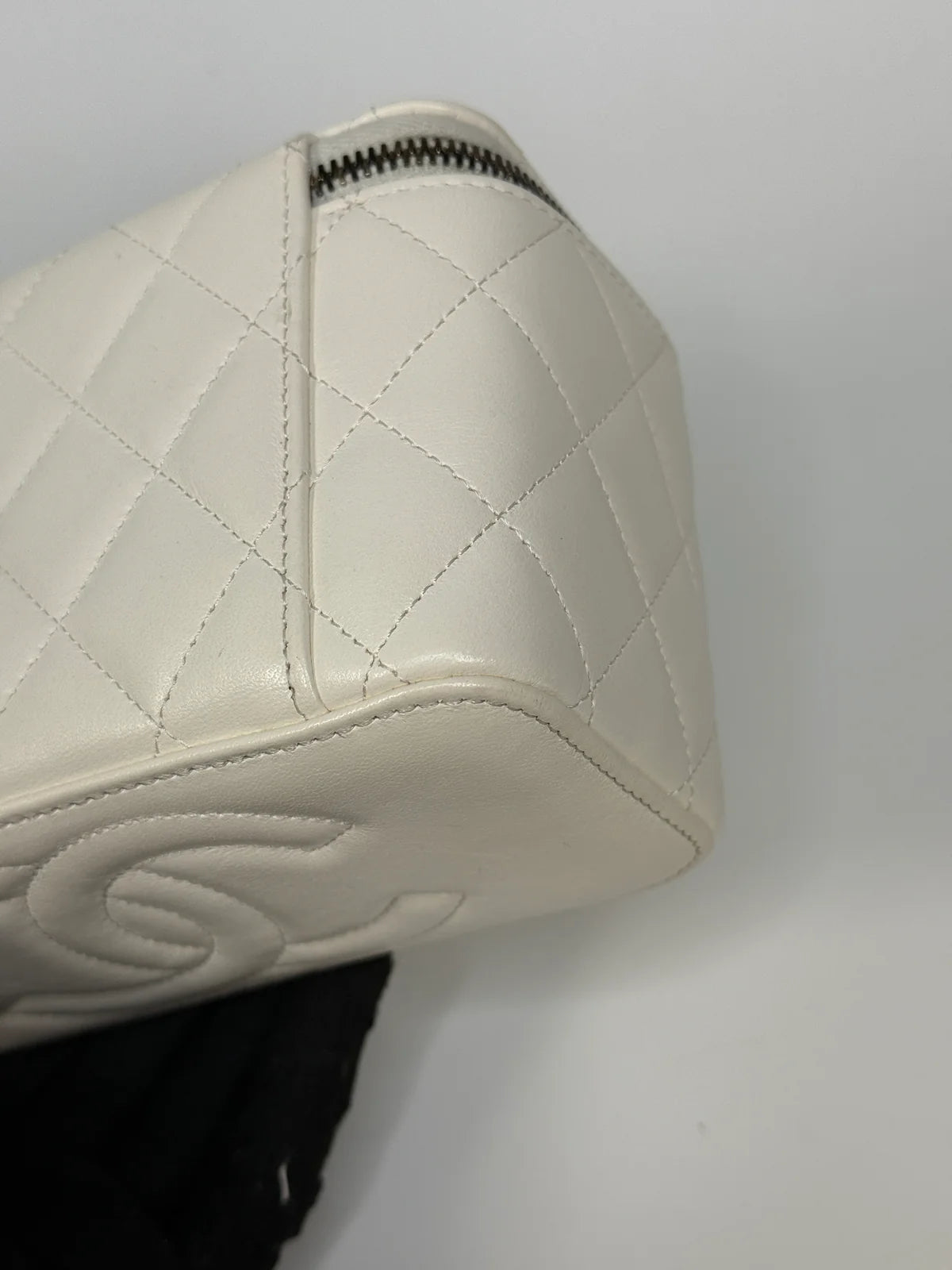CHANEL QUILTED PEARL CRUSH MINI VANITY IN WHITE LAMBSKIN LEATHER WITH AGED GOLD HARDWARE