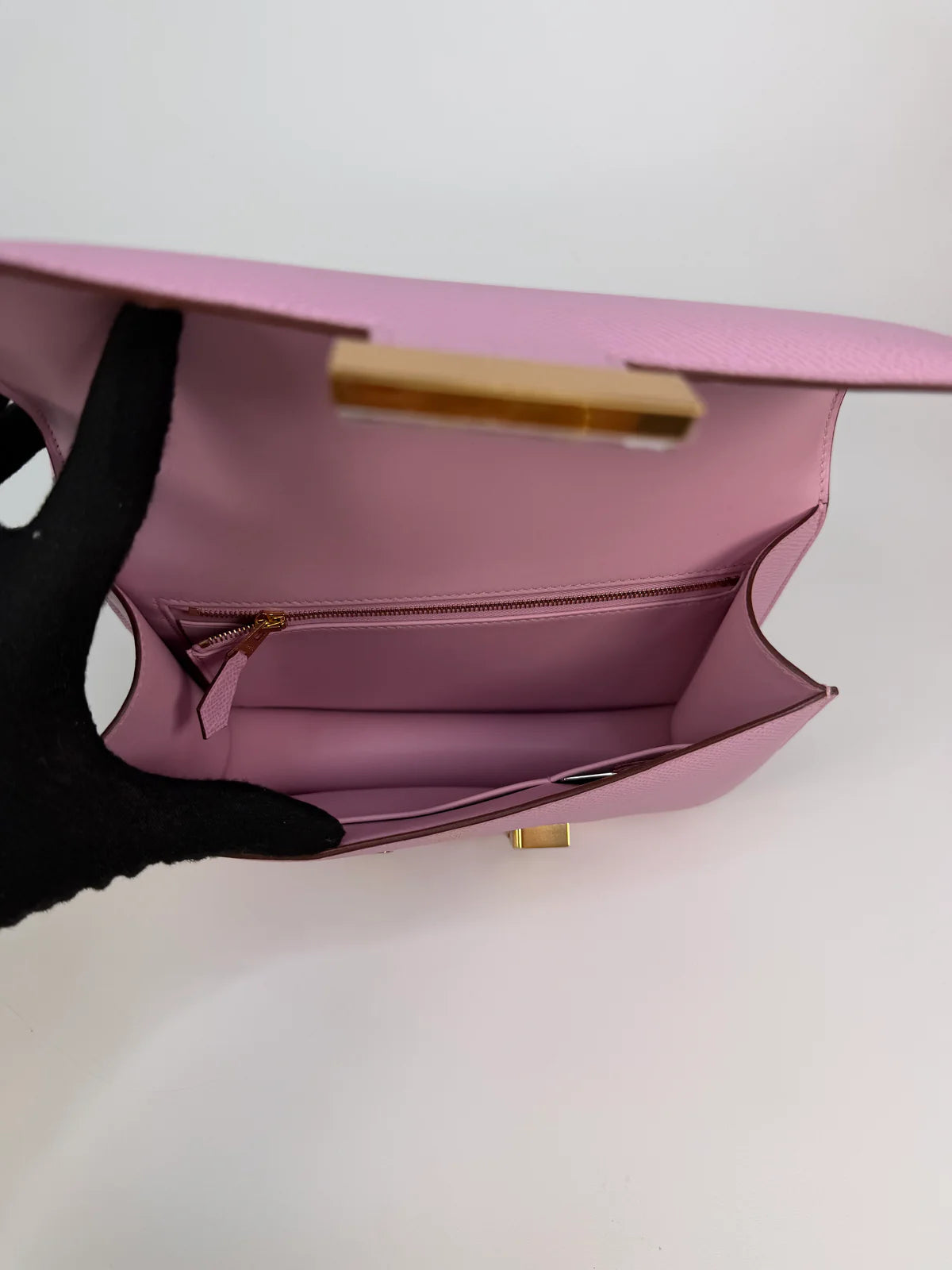 HERMÈS CONSTANCE 22 IN MAUVE SYLVESTER EPSOM LEATHER WITH GOLD HARDWARE