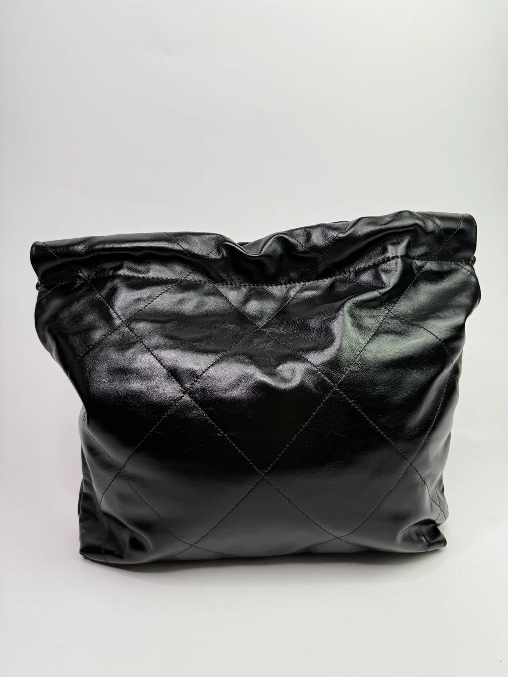 CHANEL 22 HANDBAG IN BLACK CALFSKIN LEATHER WITH SHW