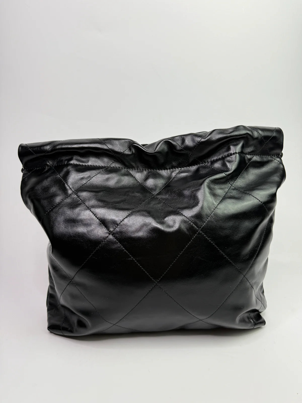CHANEL 22 HANDBAG IN BLACK CALFSKIN LEATHER WITH SHW