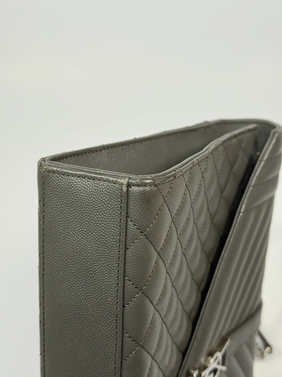 SAINT LAURENT LARGE GREY GRAINED LEATHER ENVELOPE SHOULDER BAG