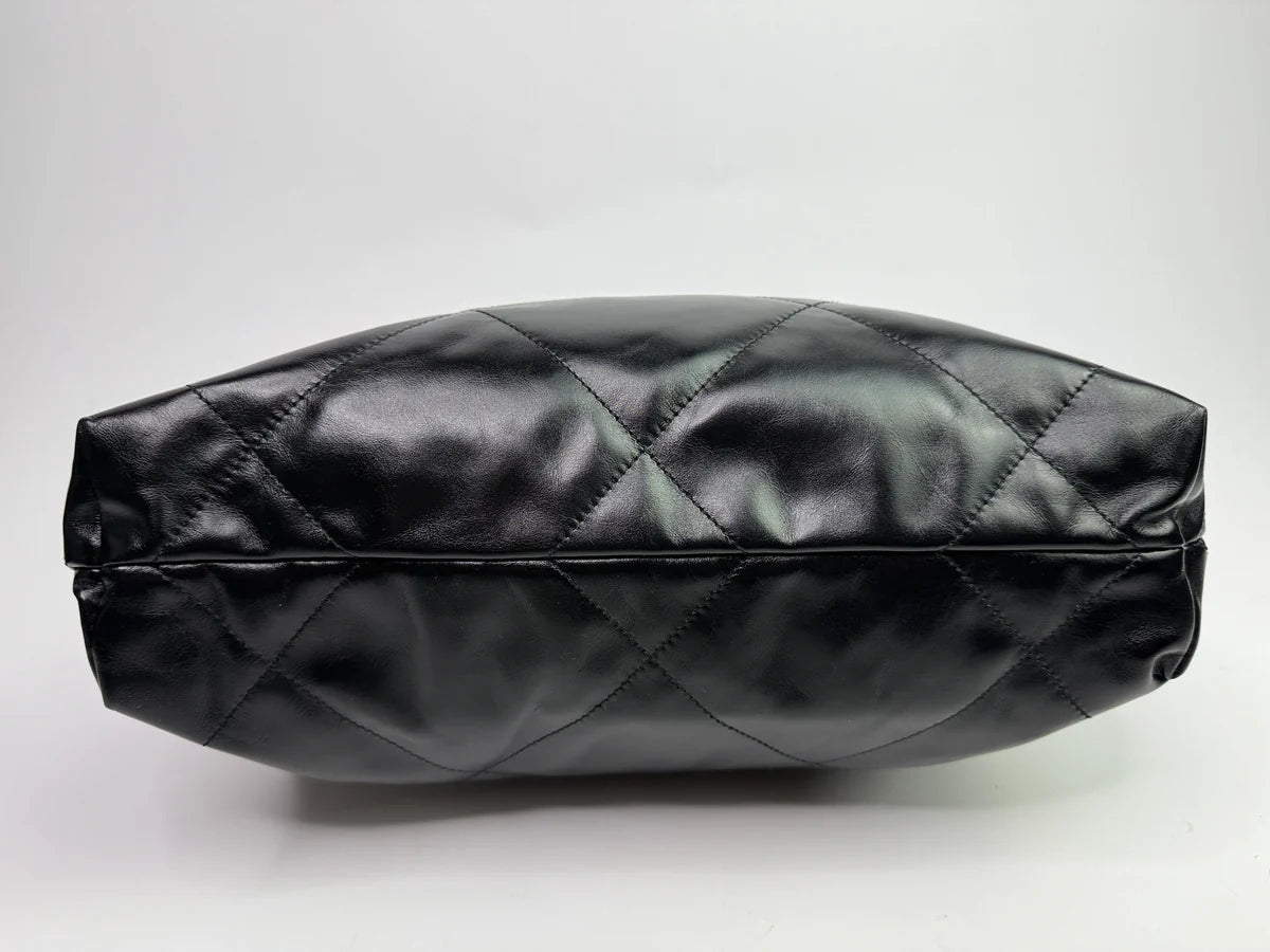 CHANEL 22 HANDBAG IN BLACK CALFSKIN LEATHER WITH SHW
