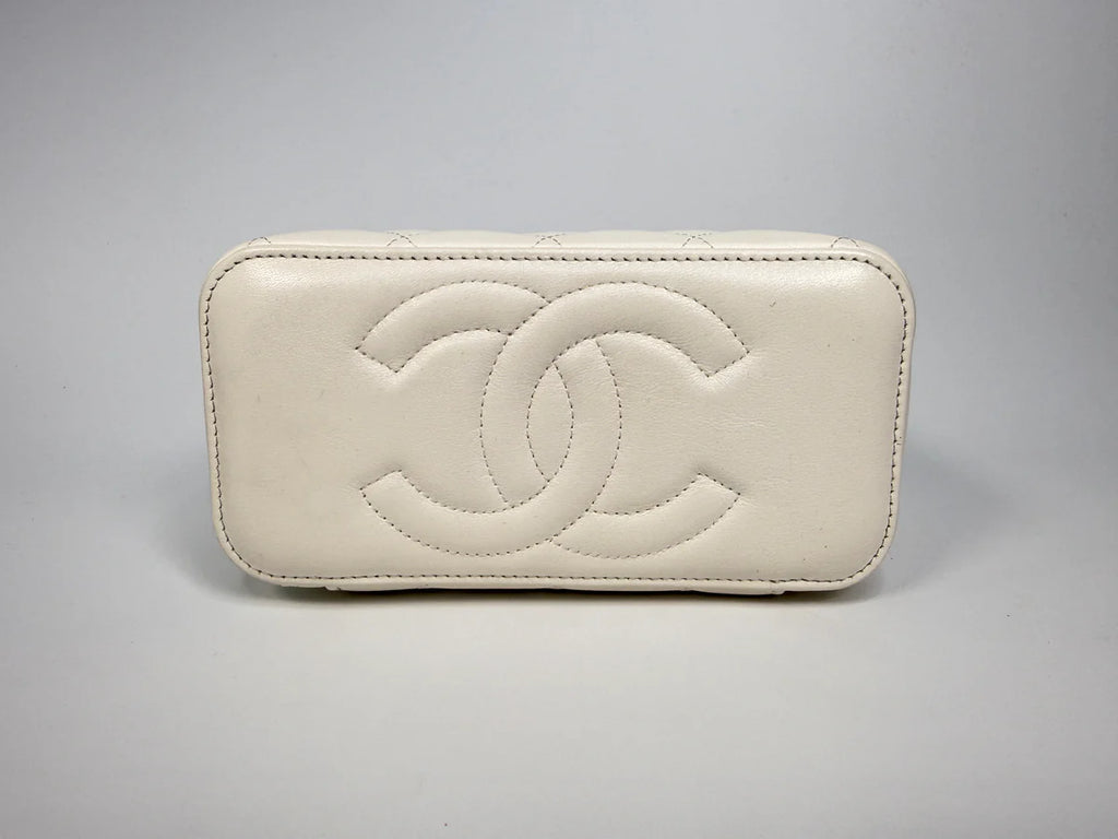 CHANEL QUILTED PEARL CRUSH MINI VANITY IN WHITE LAMBSKIN LEATHER WITH AGED GOLD HARDWARE