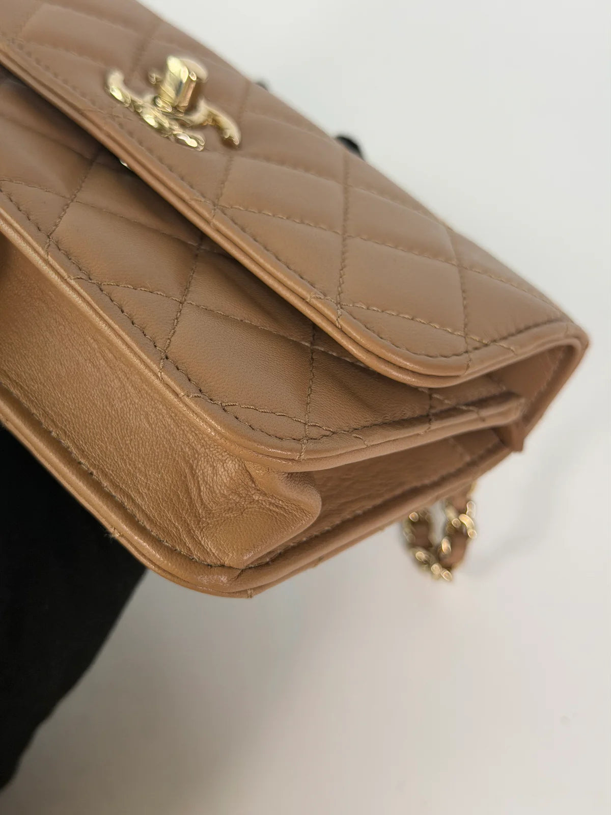CHANEL TRENDY WALLET ON CHAIN IN BEIGE LAMBSKIN WITH GOLD HARDWARE