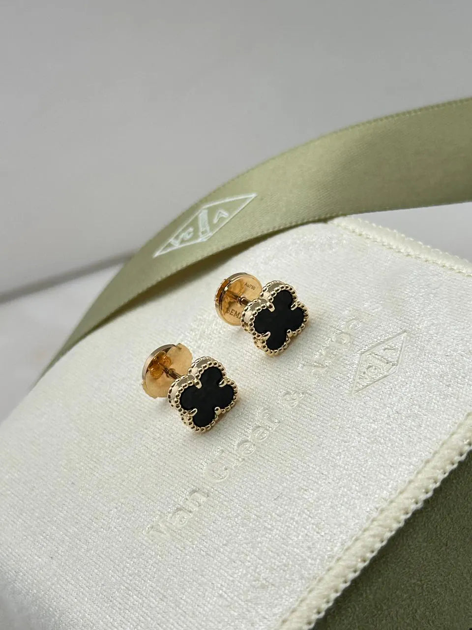 Van Cleef And Arpels Sweet Alhambra Earstuds