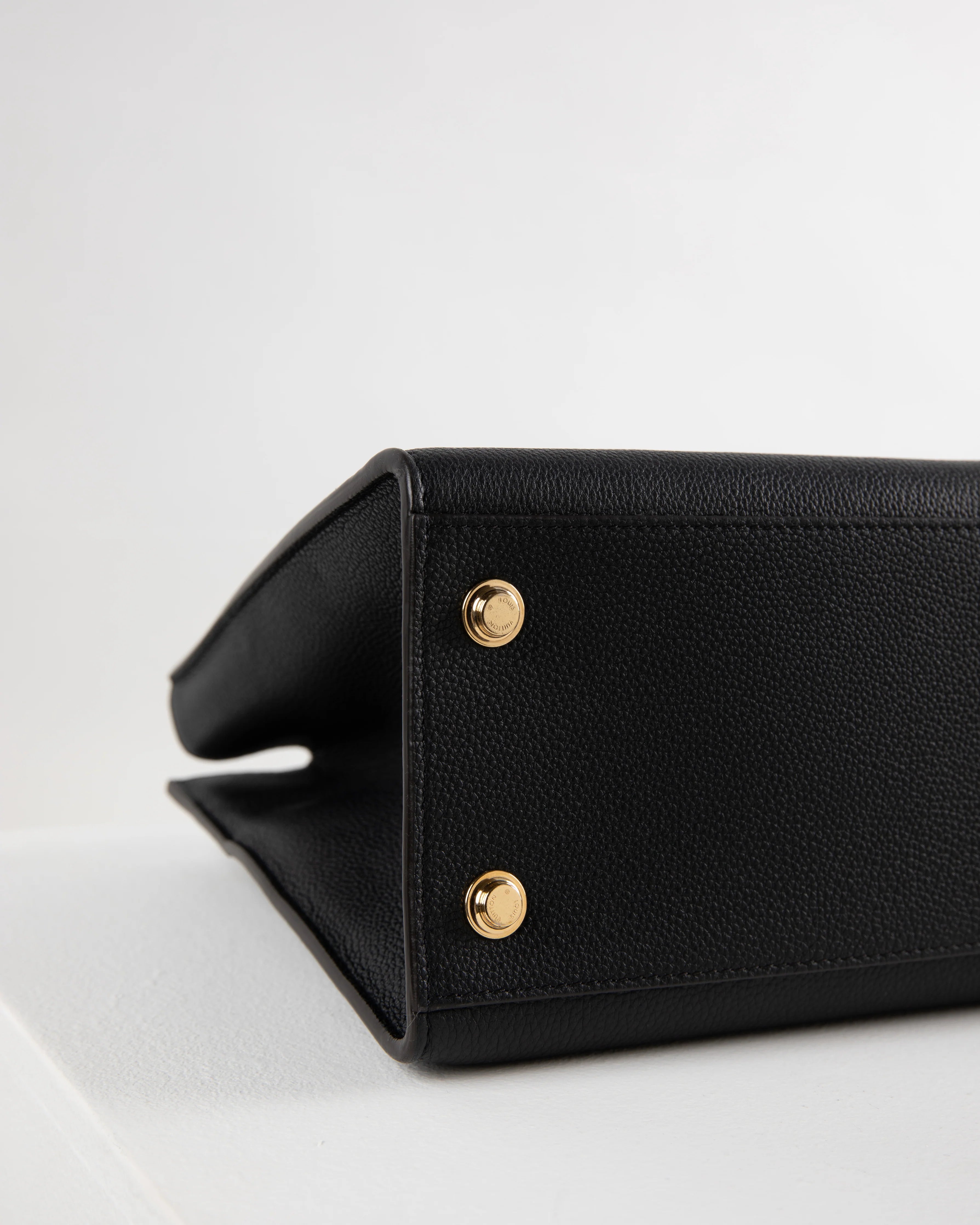 Louis Vuitton City Steamer Bag MM in Black