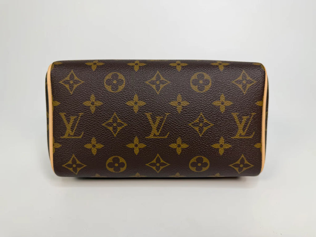 LOUIS VUITTON SPEEDY 20 IN MONOGRAM CANVAS WITH GOLD HARDWARE